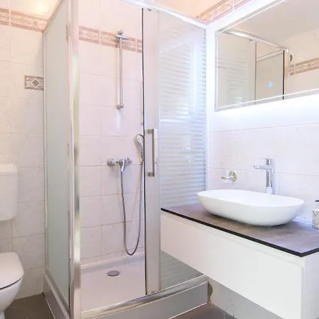 Dora Apartman *