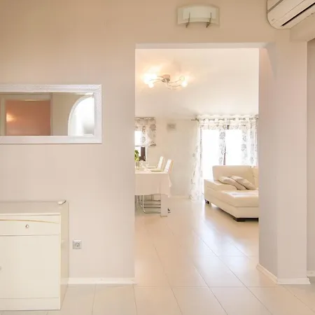 Dora Apartment