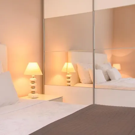 Dora Apartment *